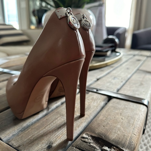As new NUDE MICHAEL KORS PUMPS - Picture 2 of 13